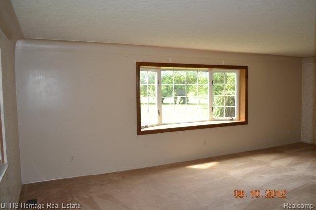 11177 Buno Road Brighton, MI 48114 - Photo 5 of 25 Living room