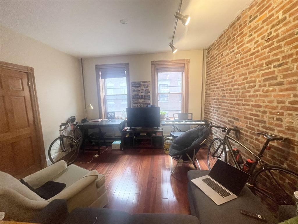 59 Myrtle Street, Unit 5 Boston, MA 02114 - Photo 5 of 19