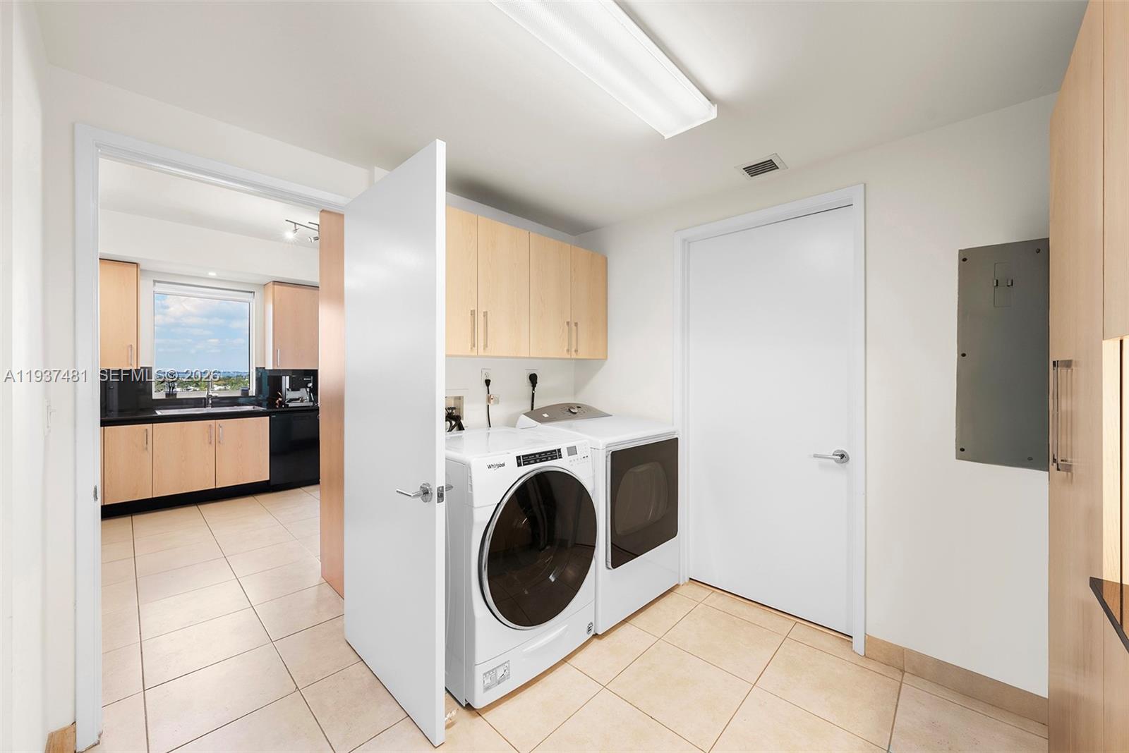 781 Crandon Boulevard, Unit 804 Key Biscayne, FL 33149 - Photo 29 of 50 a view of a kitchen with sink washer and dryer