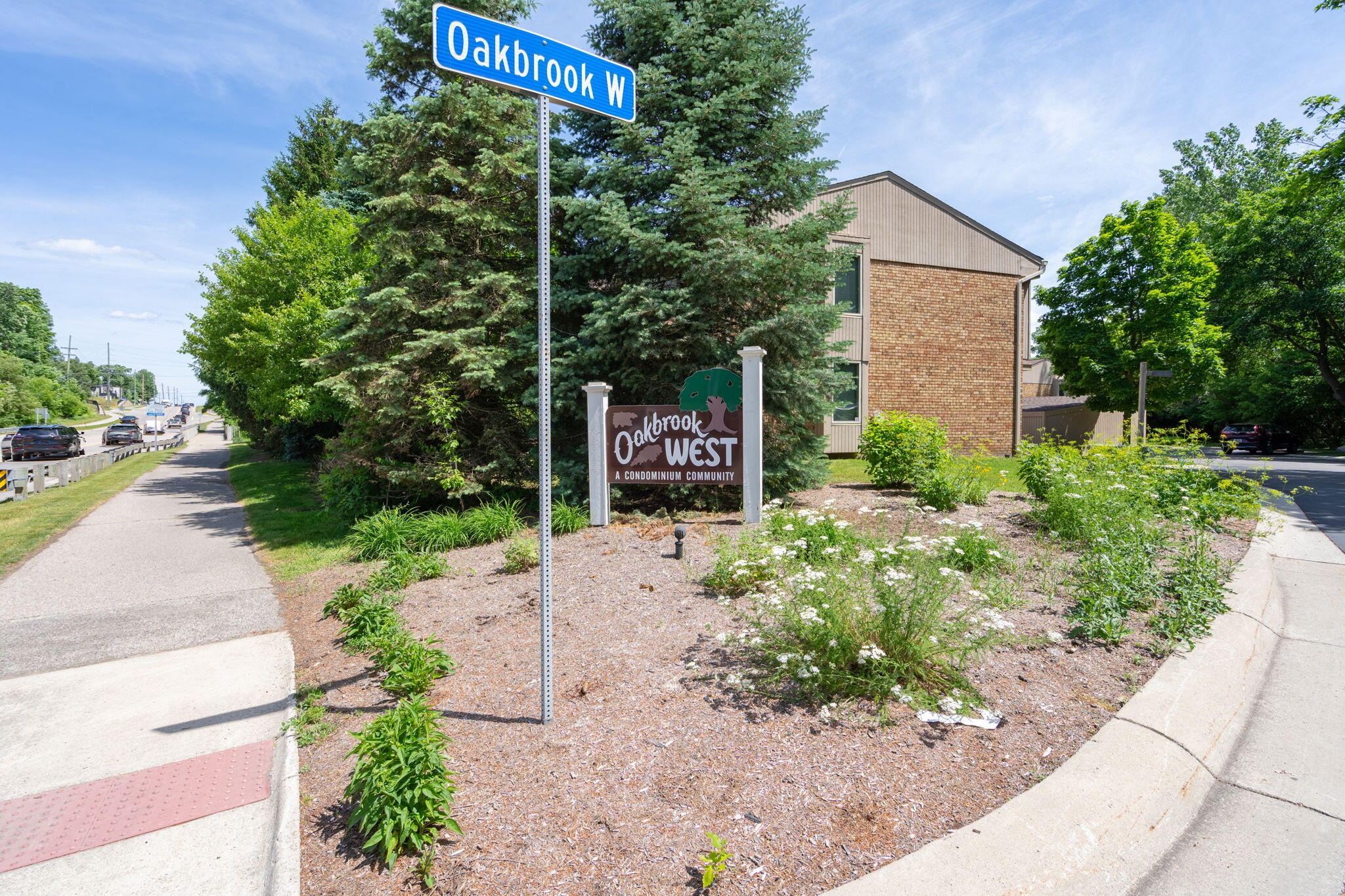 669 Oakbrook West Rochester Hills, MI 48307 - Photo 25 of 26 5-web-or-mls-exteriors-5