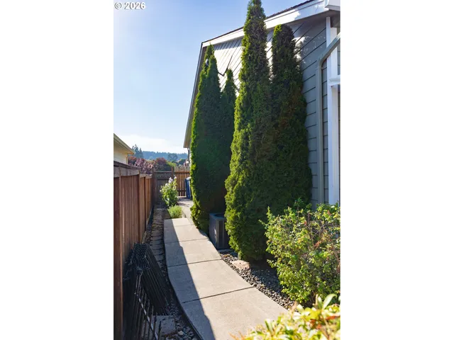 a picture of a bathroom