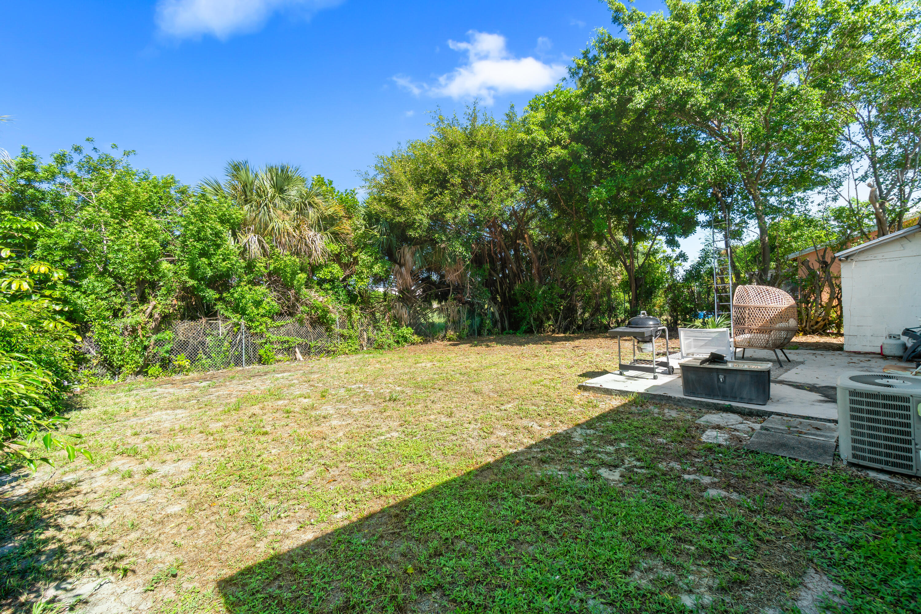 2313 Z Terrace Riviera Beach, FL 33404 - Photo 21 of 21 backyard