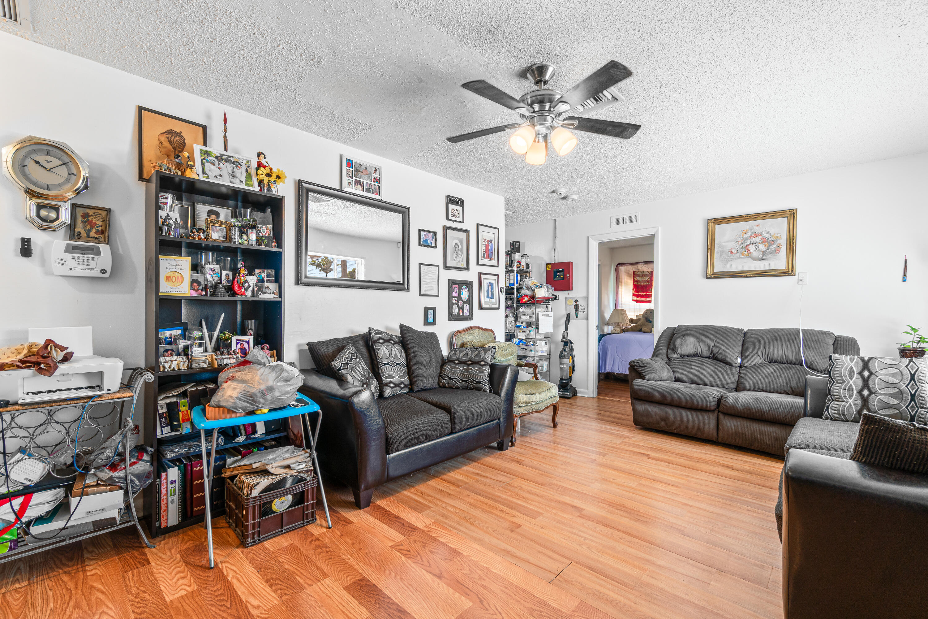 2313 Z Terrace Riviera Beach, FL 33404 - Photo 5 of 21 living room