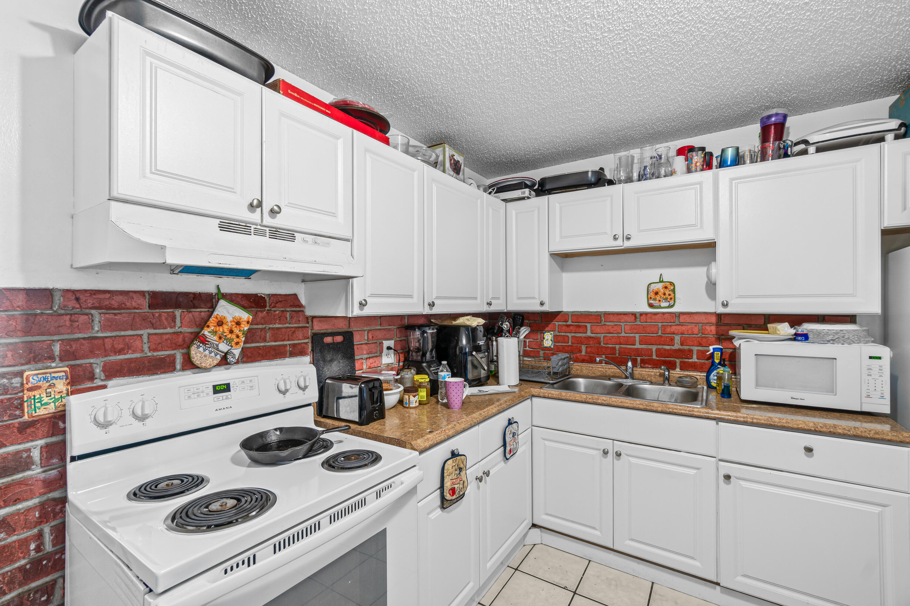 2313 Z Terrace Riviera Beach, FL 33404 - Photo 9 of 21 kitchen