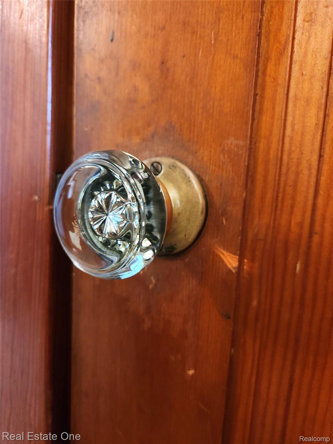 2153 Wiltshire Road Berkley, MI 48072 - Photo 9 of 18 Natural wood-finish door featuring a clear glass doorknob with a brass base