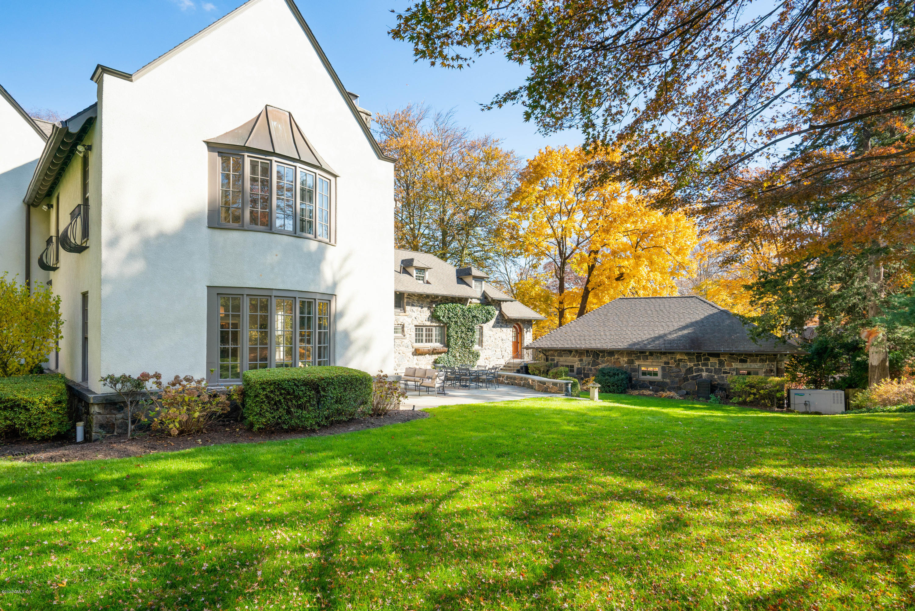 7 Brookside Park Greenwich, CT 06831 - Photo 5 of 52 a front view of a house with garden