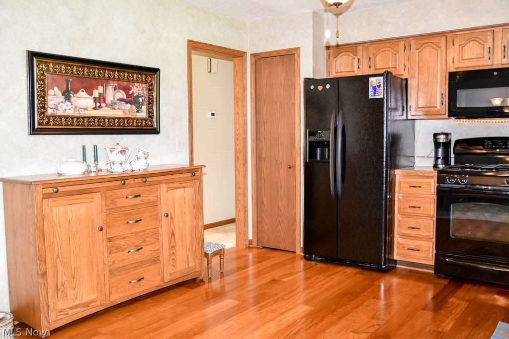 3211 Reimer Road Barberton, OH 44203 - Photo 5 of 24 Kitchen has beautiful wood flooring.