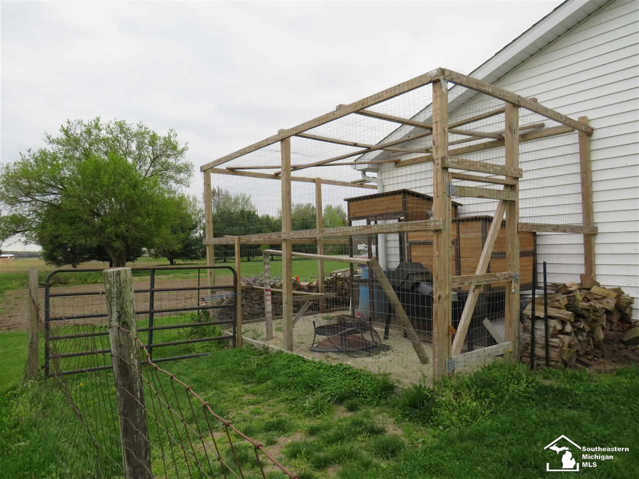 5885 Teal Road Petersburg, MI 49270 - Photo 9 of 35 Chicken Coop