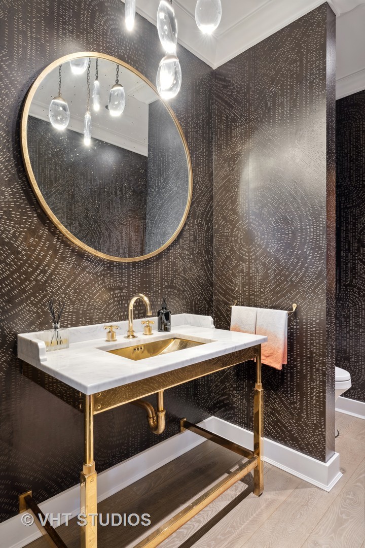 9 West Walton Street, Unit 1901 Chicago, IL 60610 - Photo 47 of 64 a view of a livingroom with furniture and bathroom