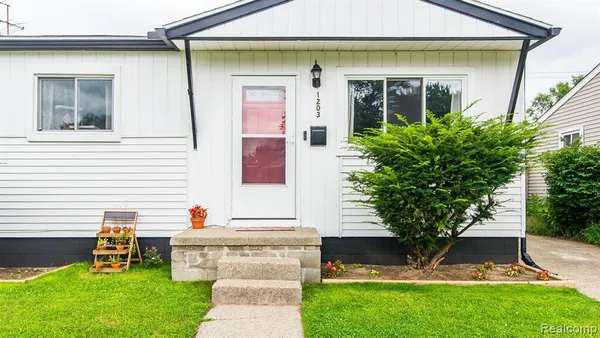 $1,900 | 1203 Commonwealth Avenue, Ypsilanti, MI 48198
