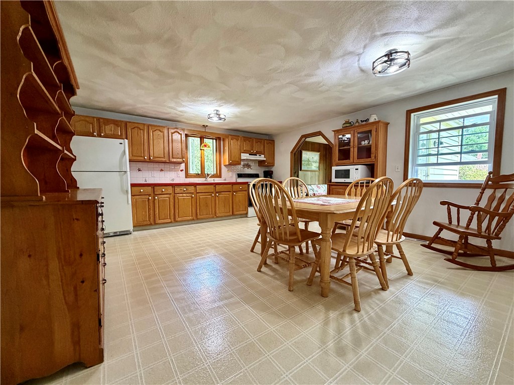 328 Rhodes Avenue Woonsocket, RI 02895 - Photo 5 of 29