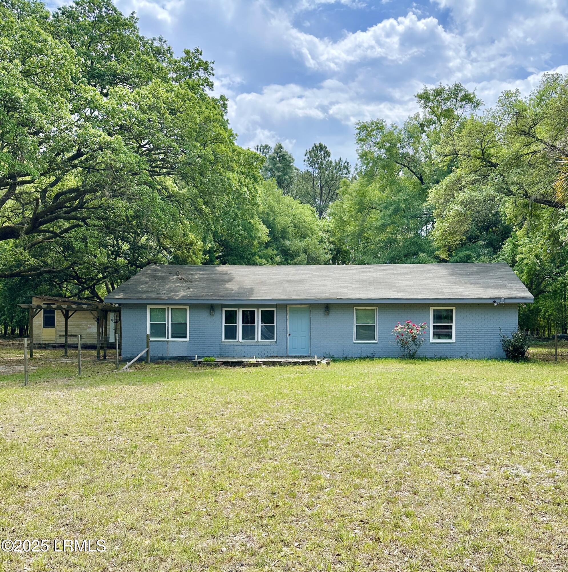 208 Squirrel Alley Ridgeland, SC 29936 - Photo 1 of 11 Front of home