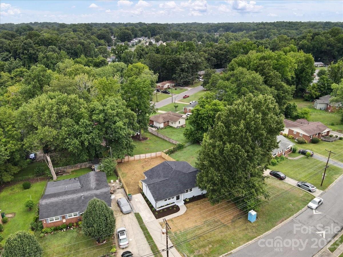 3728 Fieldcrest Road Charlotte, NC 28217 - Photo 5 of 25 Gallery Image 5
