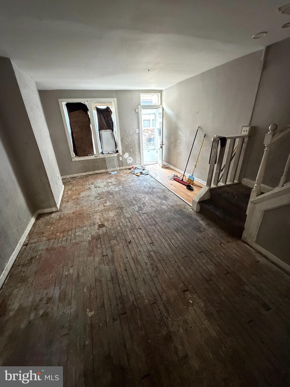 1639 South LeCount Street Philadelphia, PA 19145 - Photo 8 of 9 a view of a livingroom with wooden floor