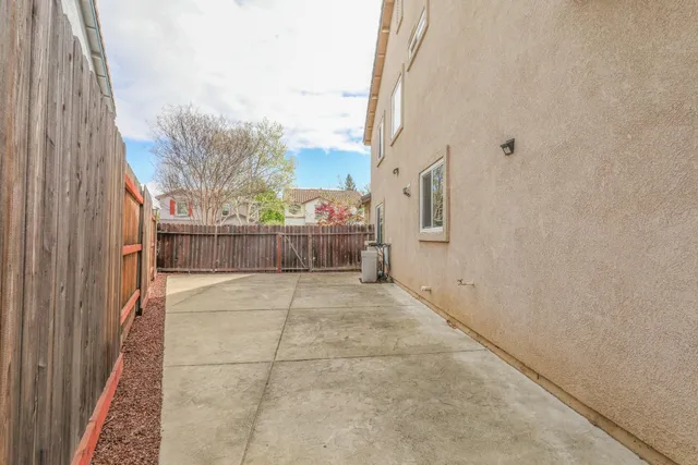 a view of a pathway along a building