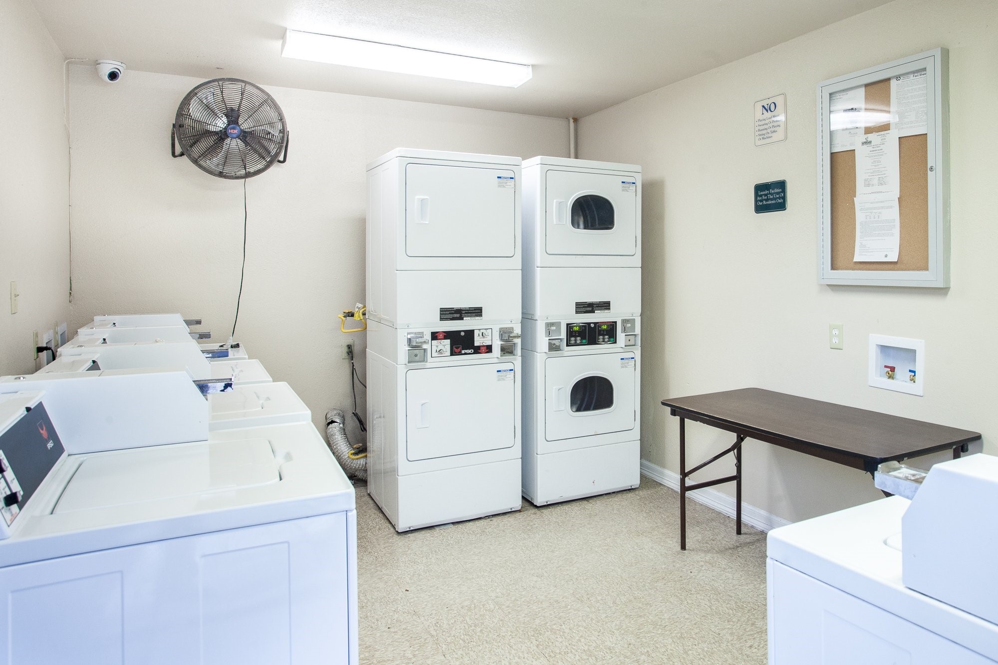 601 South 17th Street Harlingen, TX 78550 - Photo 7 of 11 a utility room with dryer and washer