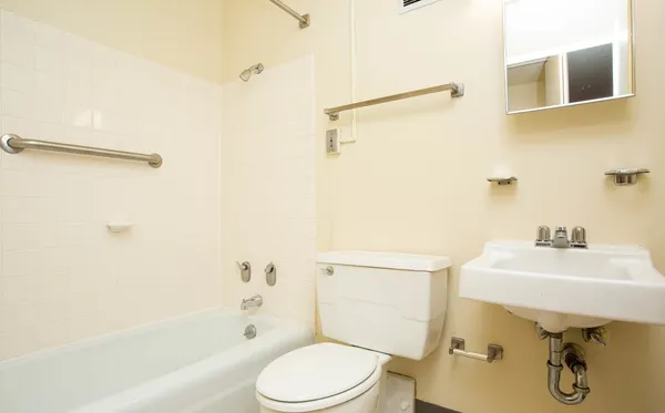 $650 | 850 West Muhammad Ali Boulevard, Louisville, KY 40203