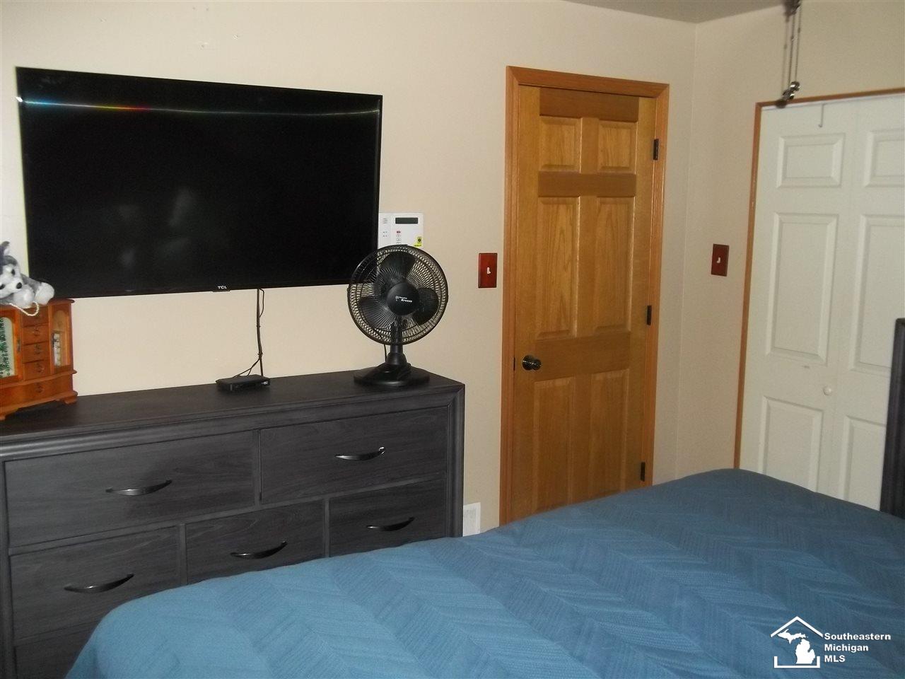 1510 East Hurd Road Monroe, MI 48162 - Photo 10 of 21 31389334-9.JPG