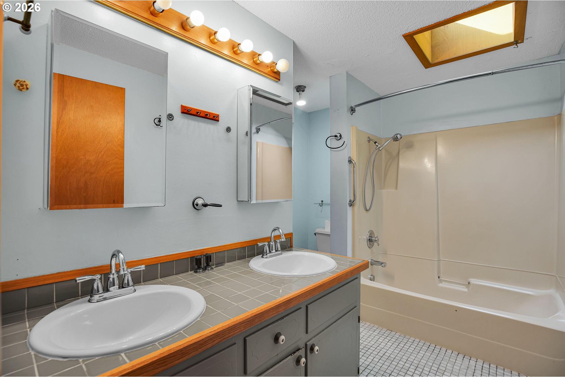 13035 Southwest Rita Drive Beaverton, OR 97005 - Photo 15 of 35 Gallery Image 15