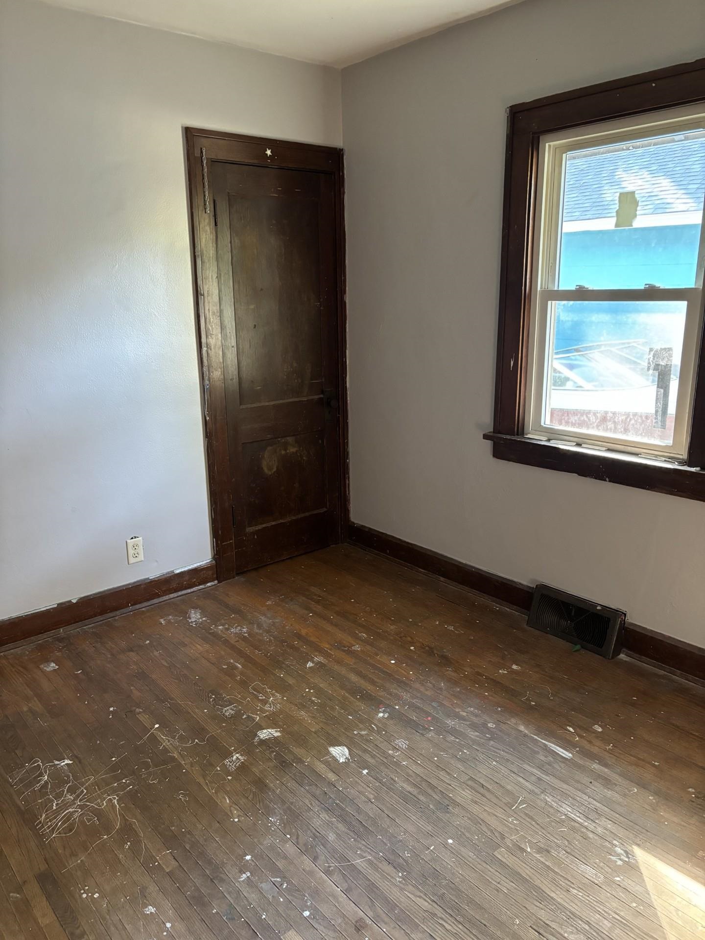 409 Barnum Road Rockford, IL 61109 - Photo 4 of 15 an empty room with windows
