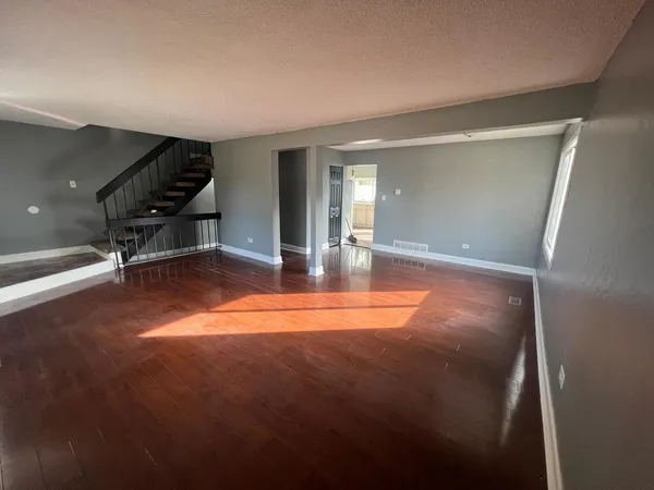 $2,650 | 1333 Court O, Unit 4, Hanover Park, IL 60133