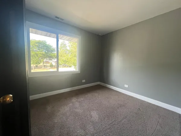 $2,650 | 1333 Court O, Unit 4, Hanover Park, IL 60133