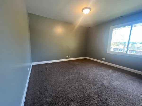 $2,650 | 1333 Court O, Unit 4, Hanover Park, IL 60133