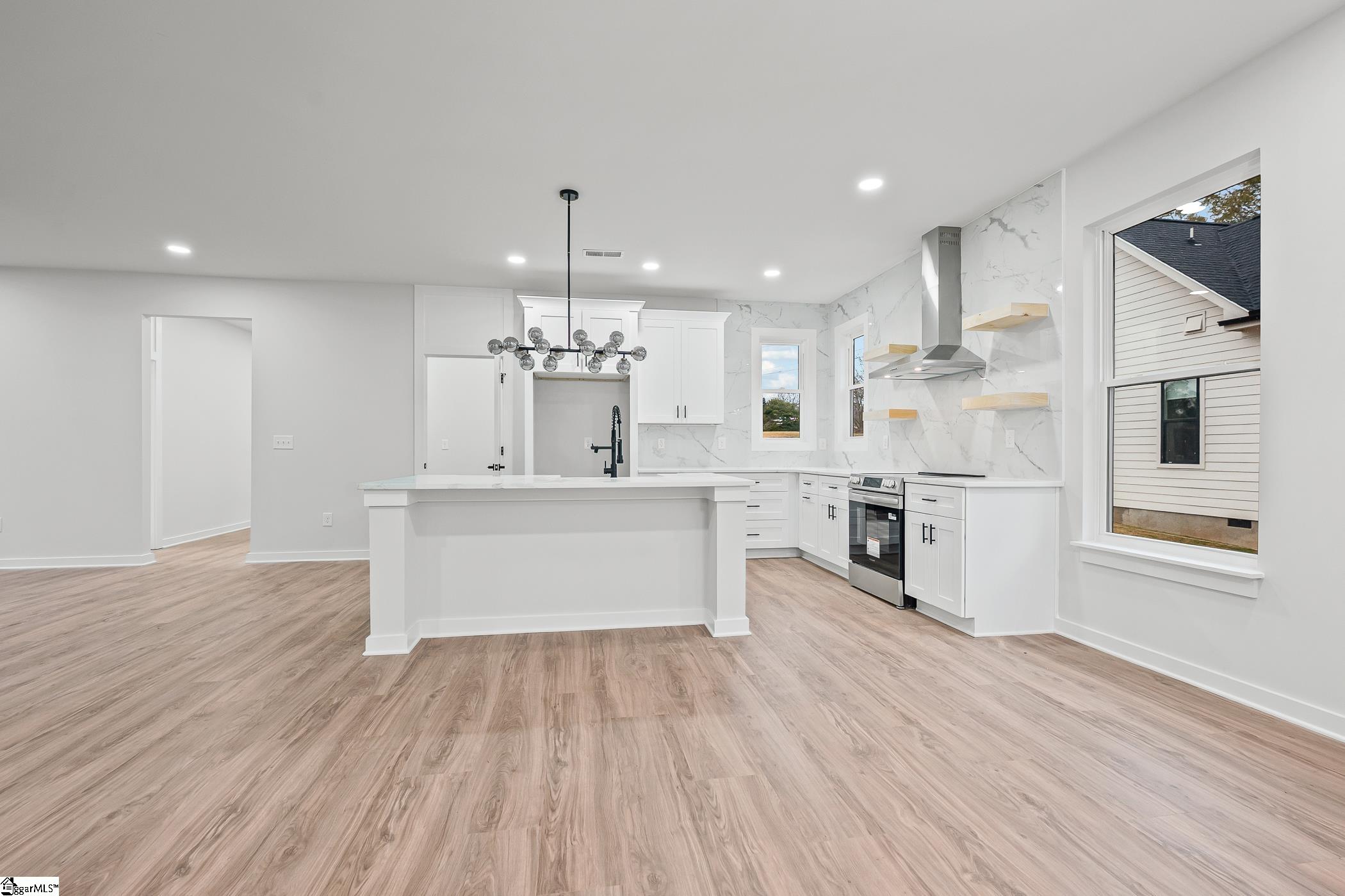 323 Hunts Bridge Road Greenville, SC 29617 - Photo 3 of 32