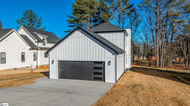 $609,900 | 323 Hunts Bridge Road, Greenville, SC 29617