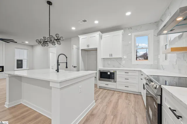 $609,900 | 323 Hunts Bridge Road, Greenville, SC 29617