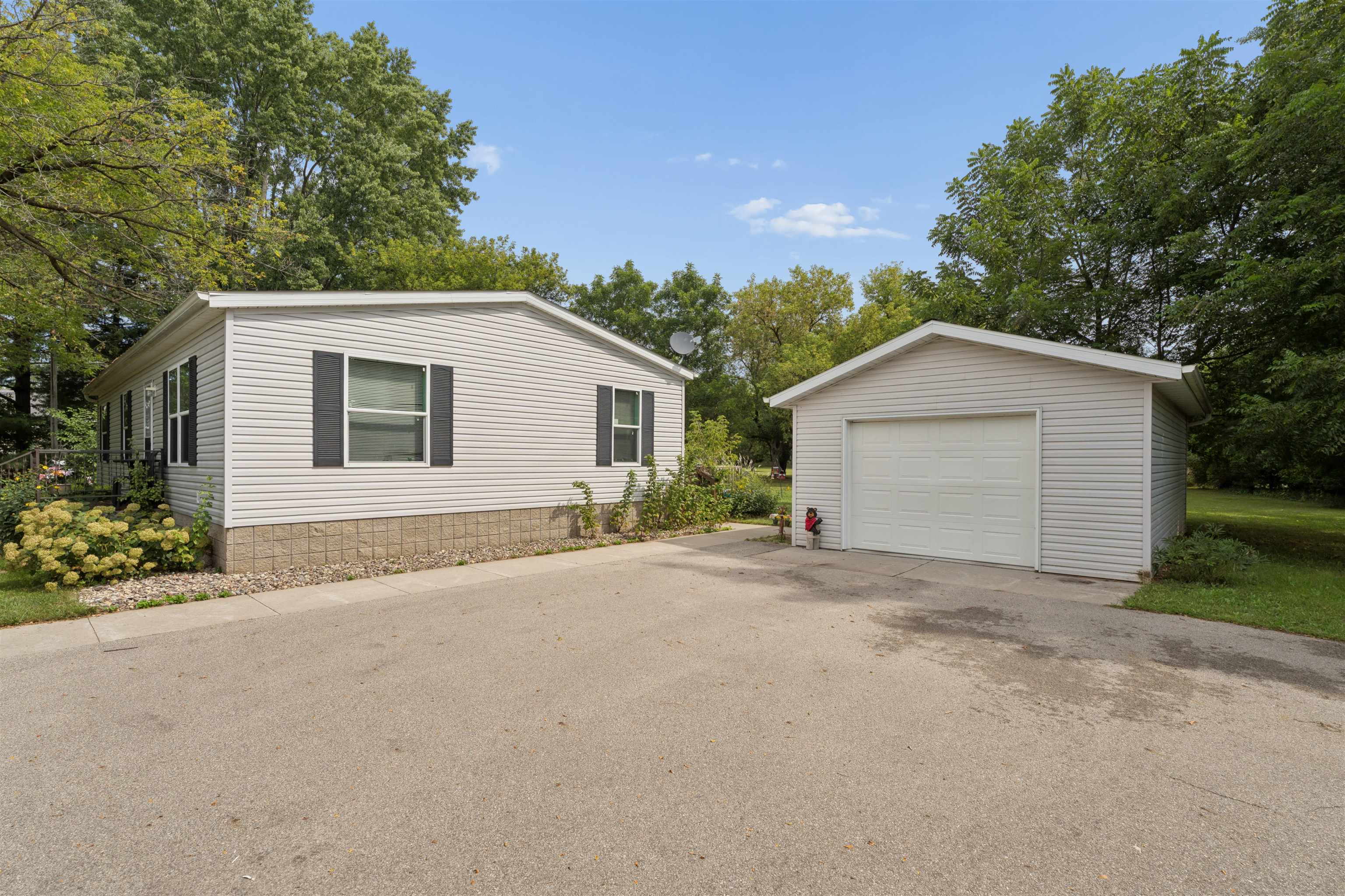 N3356 County Road West New London, WI 54961 - Photo 25 of 33 Gallery Image 25