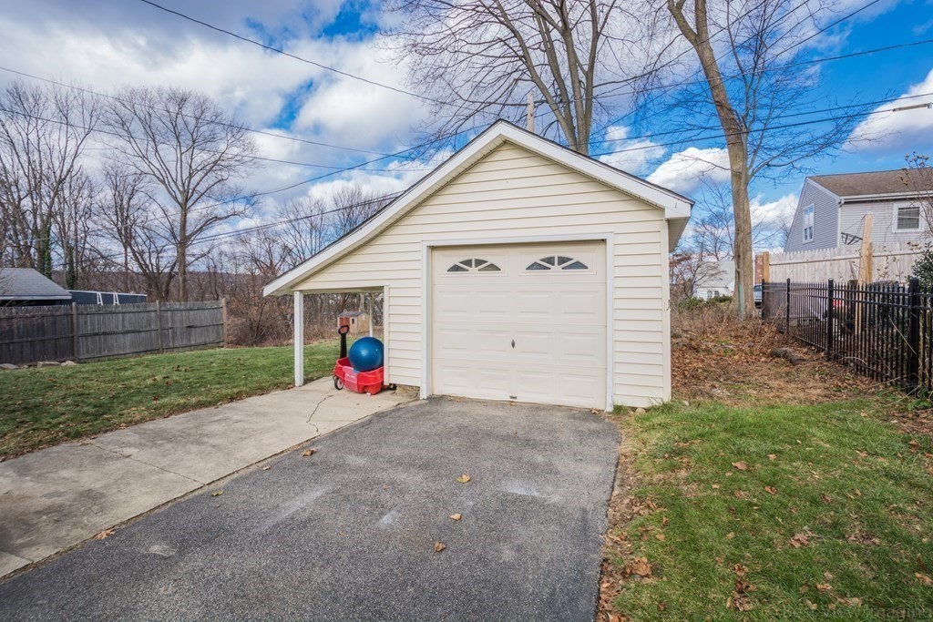 10 Ashburnham Road Worcester, MA 01605 - Photo 26 of 27 Gallery Image 26