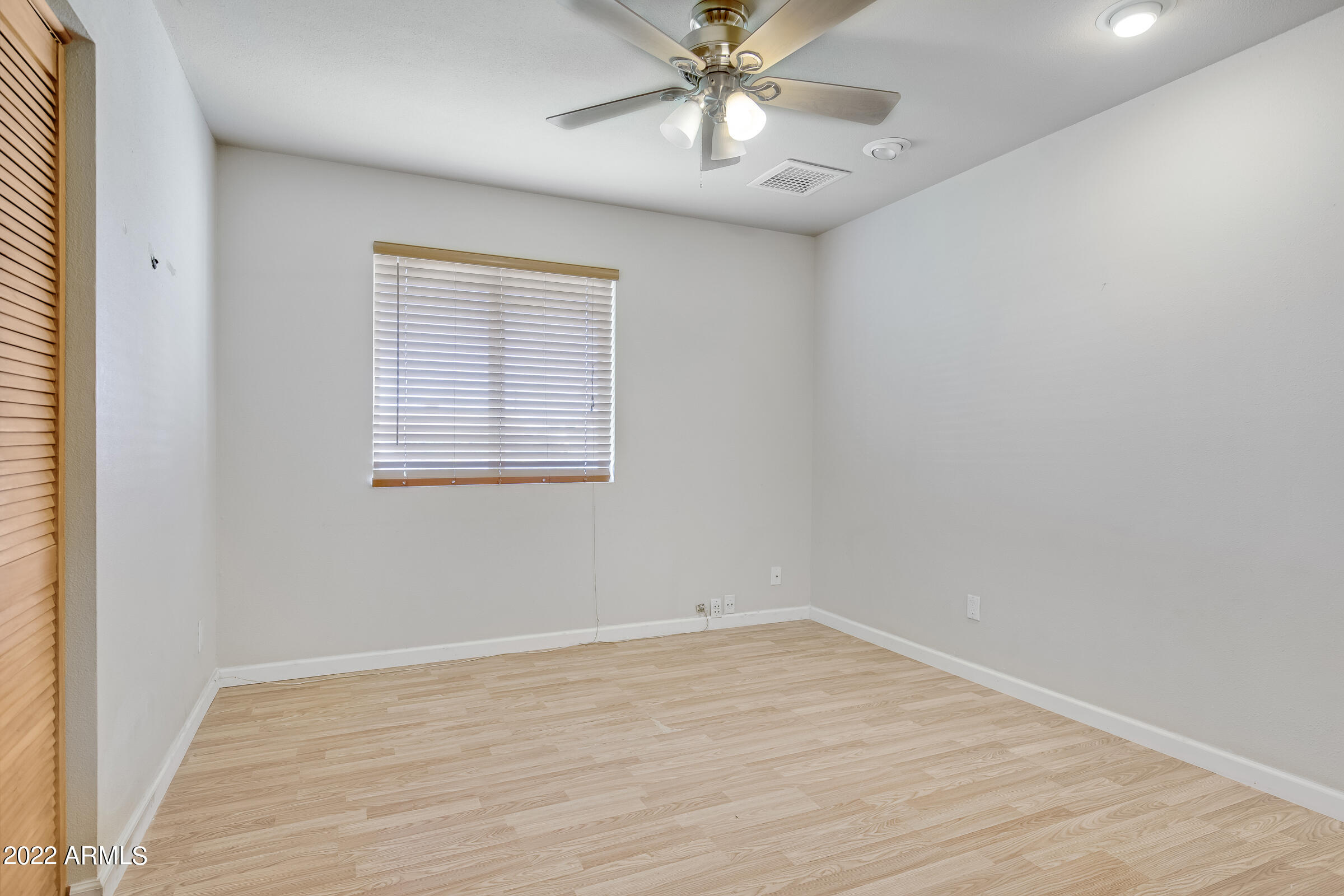 3220 West Thunderbird Road Phoenix, AZ 85053 - Photo 13 of 23 3220 W Thunderbird Rd-20
