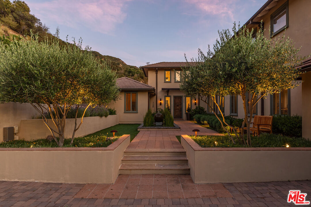 1045 Cold Canyon Road Calabasas, CA 91302 - Photo 46 of 51