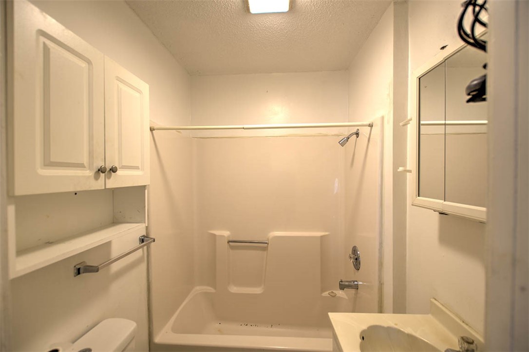 636 South Sycamore Avenue Decatur, IL 62522 - Photo 11 of 19