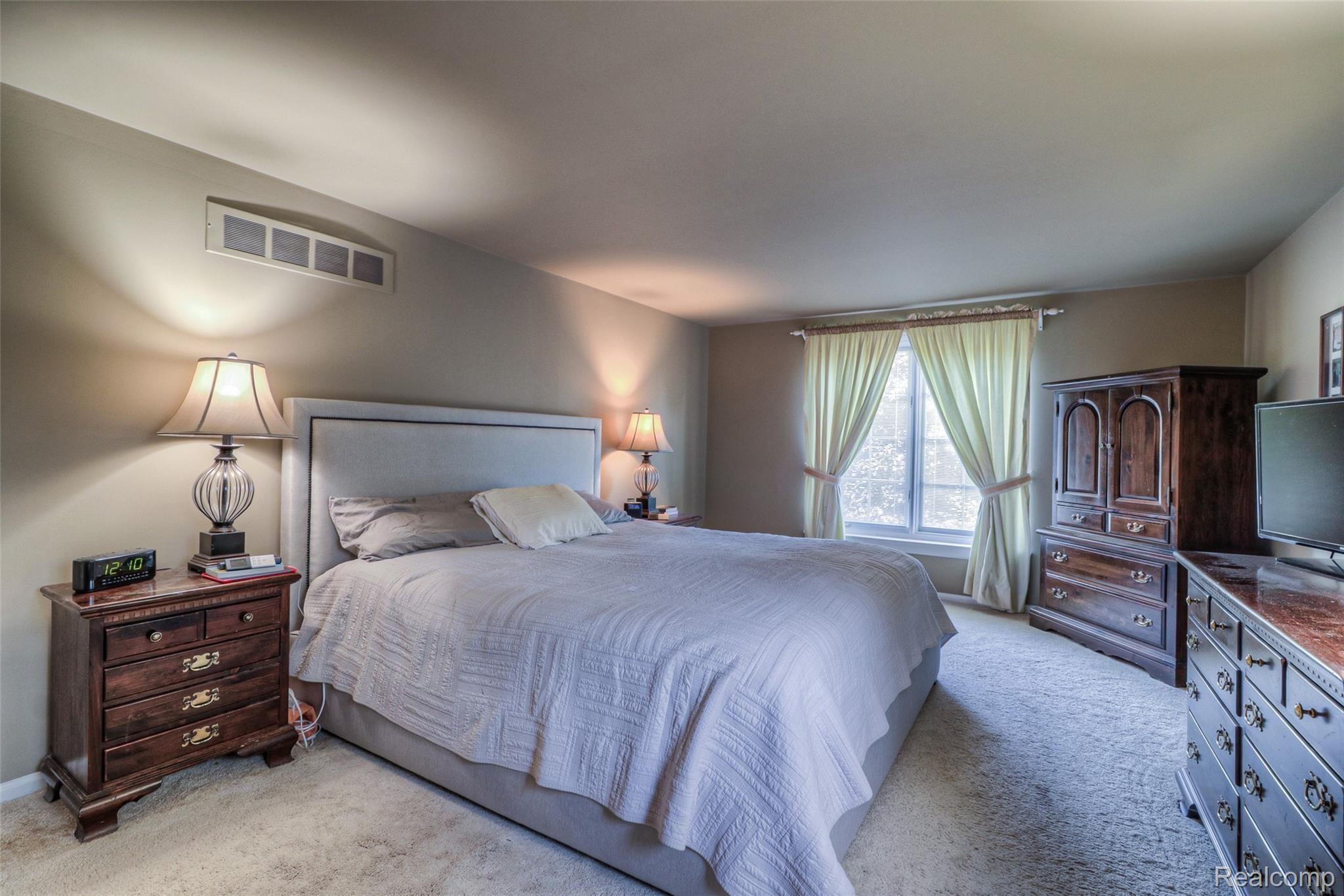 1107 Valley Stream Drive Rochester, MI 48309 - Photo 38 of 50 -41.jpg