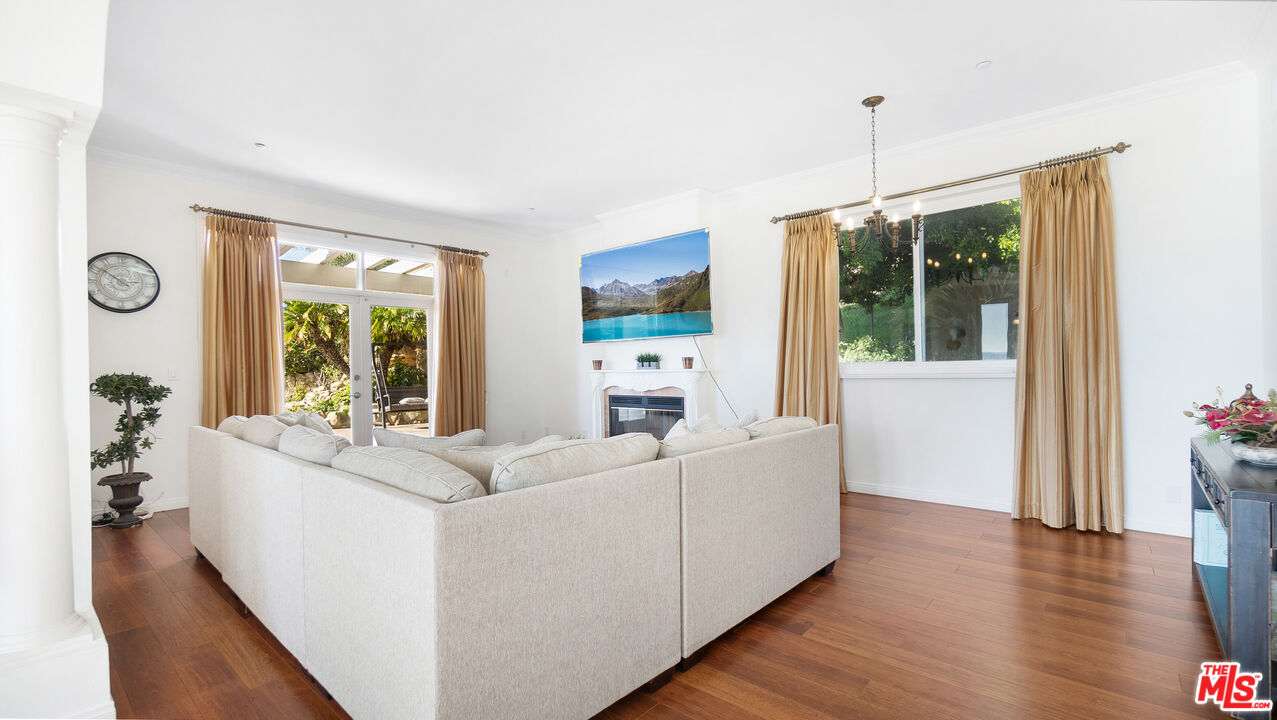 7449 Studio Road Canoga Park, CA 91304 - Photo 12 of 68