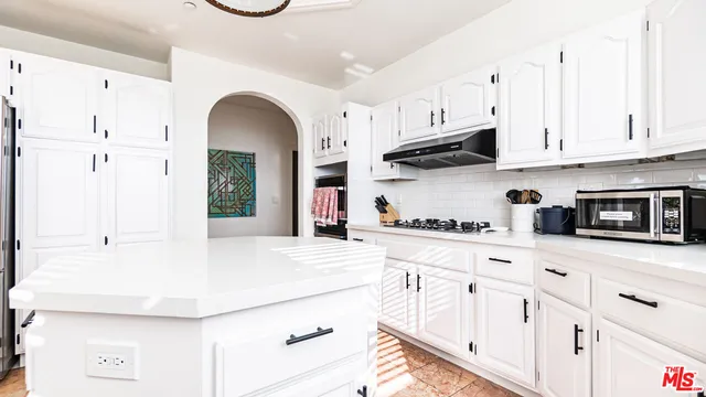 $3,995,000 | 7449 Studio Road, Canoga Park, CA 91304
