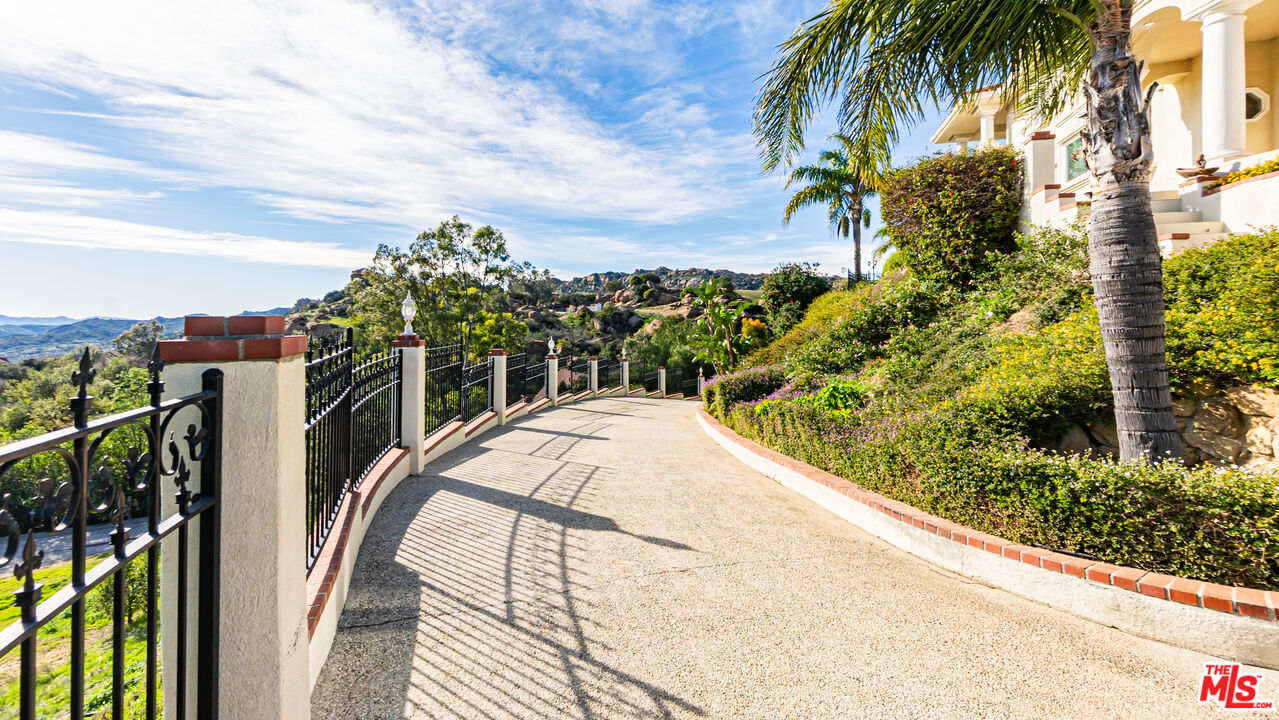 7449 Studio Road Canoga Park, CA 91304 - Photo 2 of 68