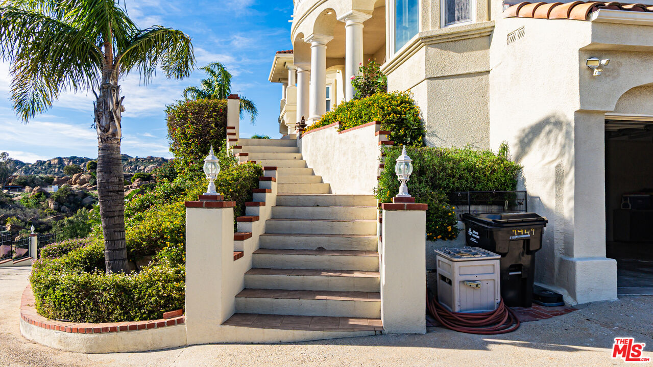 7449 Studio Road Canoga Park, CA 91304 - Photo 3 of 68