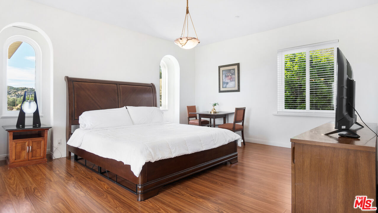 7449 Studio Road Canoga Park, CA 91304 - Photo 31 of 67