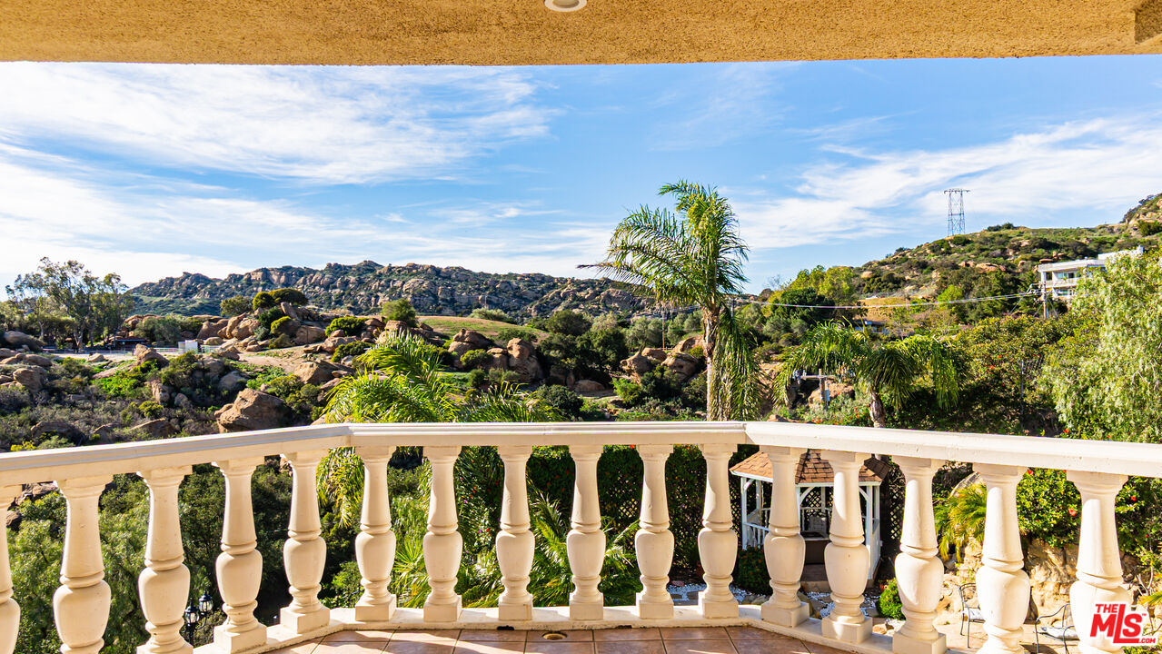 7449 Studio Road Canoga Park, CA 91304 - Photo 35 of 67