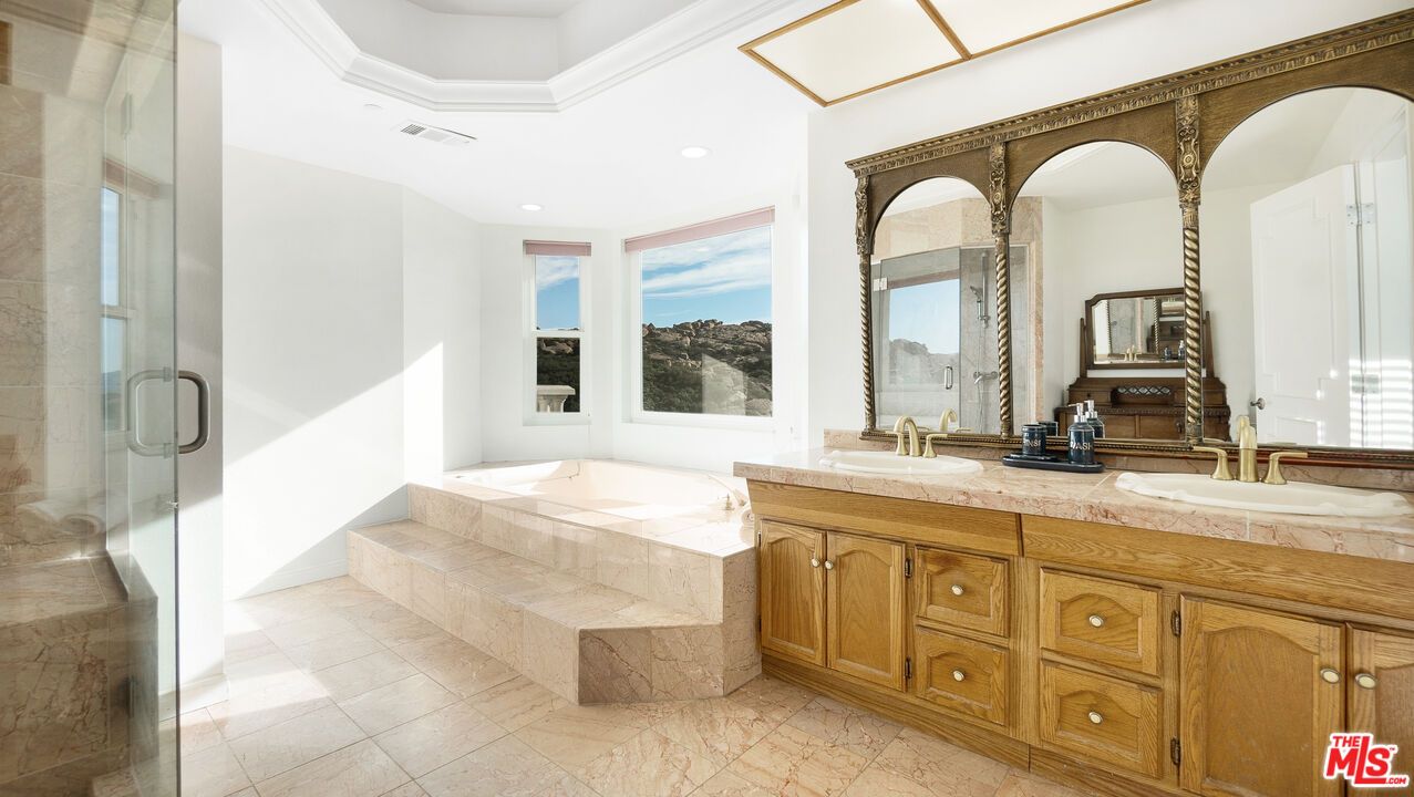 7449 Studio Road Canoga Park, CA 91304 - Photo 40 of 68