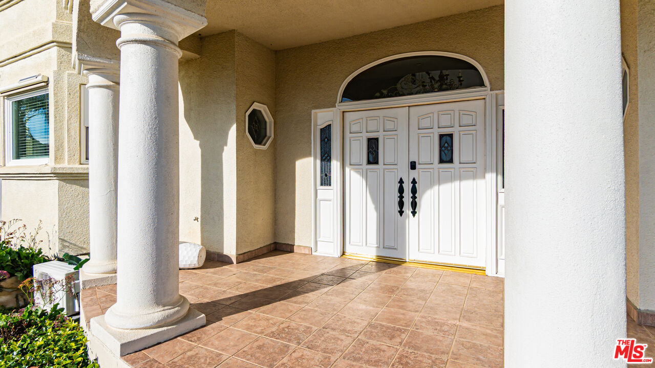 7449 Studio Road Canoga Park, CA 91304 - Photo 4 of 68