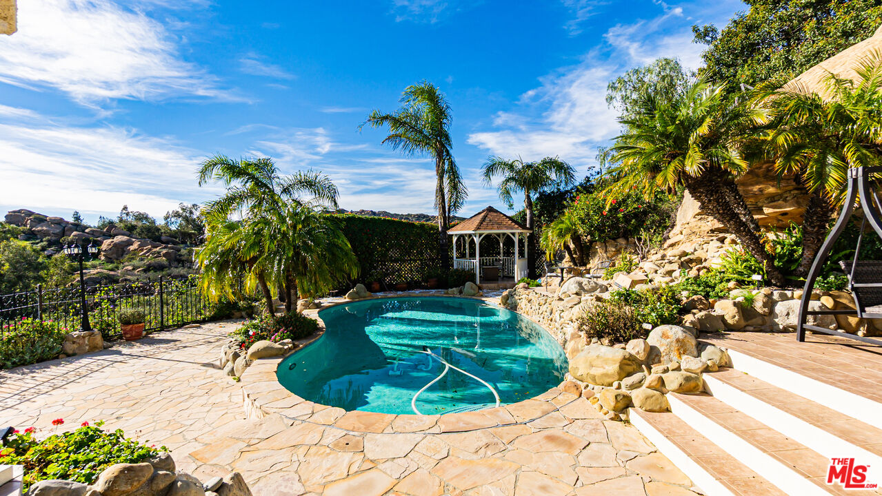 7449 Studio Road Canoga Park, CA 91304 - Photo 45 of 68