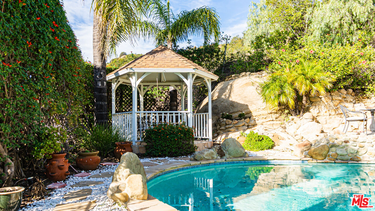 7449 Studio Road Canoga Park, CA 91304 - Photo 49 of 68