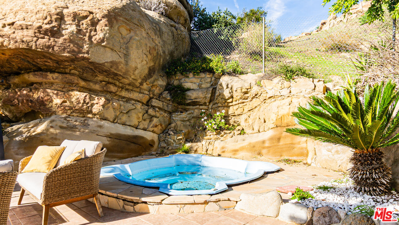 7449 Studio Road Canoga Park, CA 91304 - Photo 52 of 68