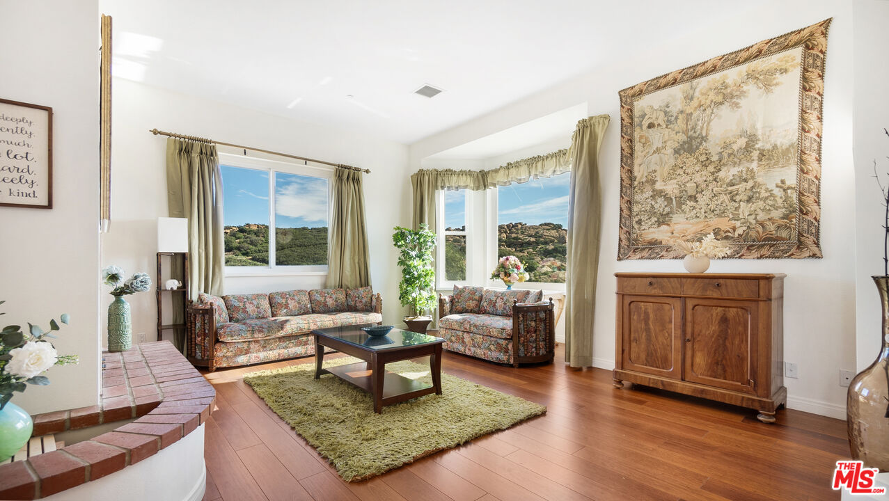 7449 Studio Road Canoga Park, CA 91304 - Photo 6 of 68