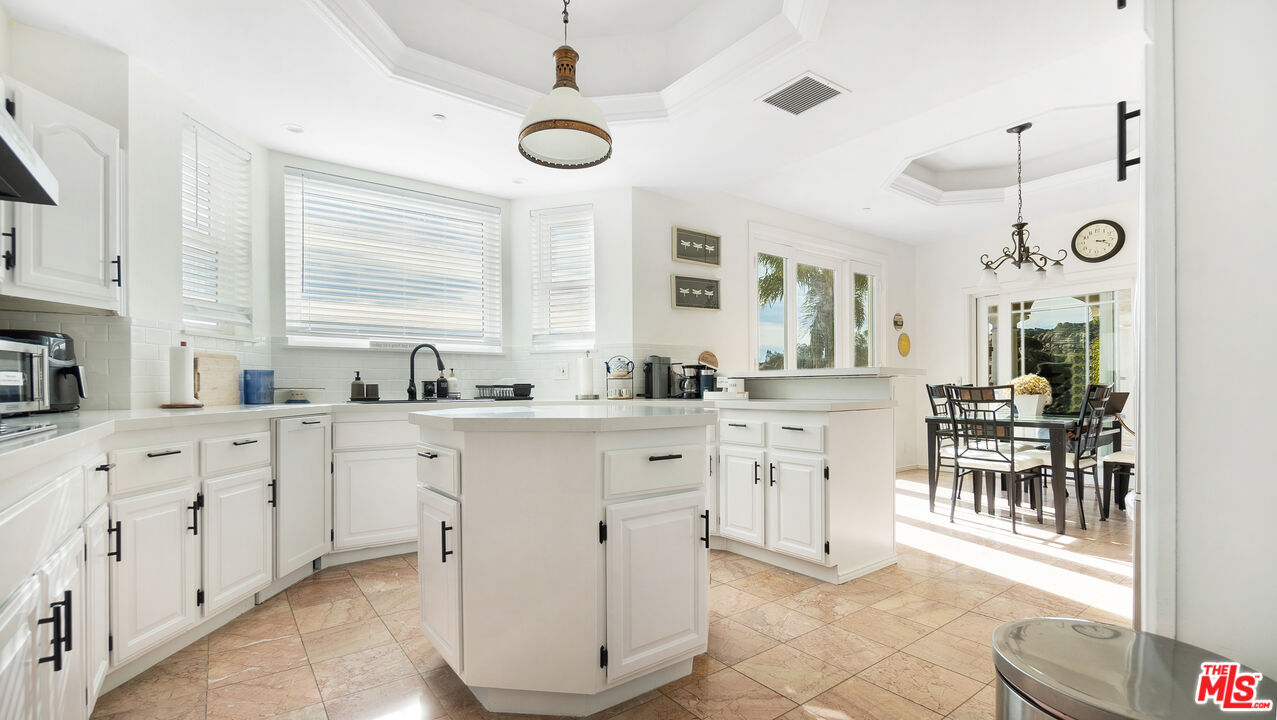 7449 Studio Road Canoga Park, CA 91304 - Photo 9 of 68