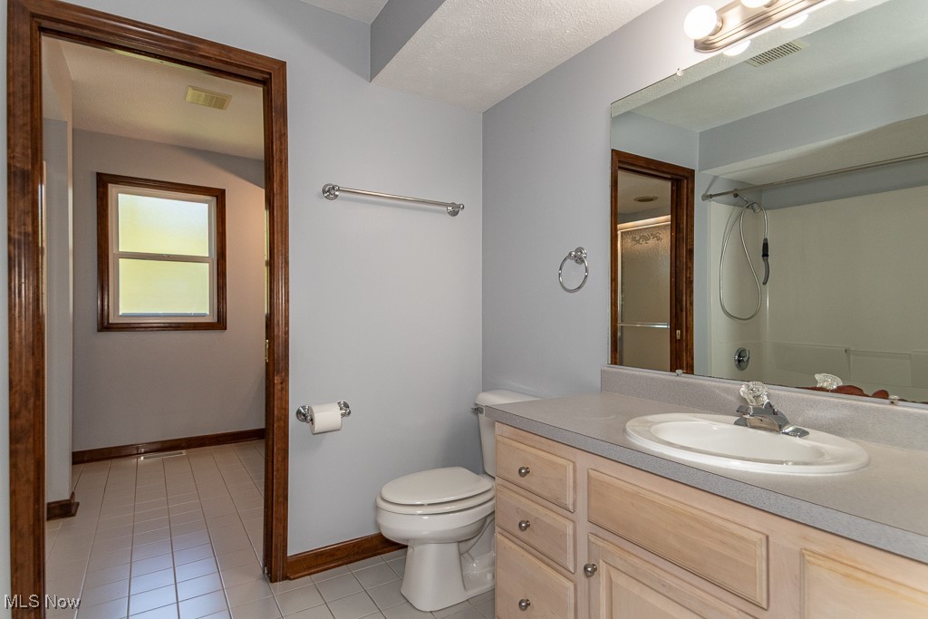711 Lander Road Cleveland, OH 44143 - Photo 15 of 44 Jack and Jill Bathrooms